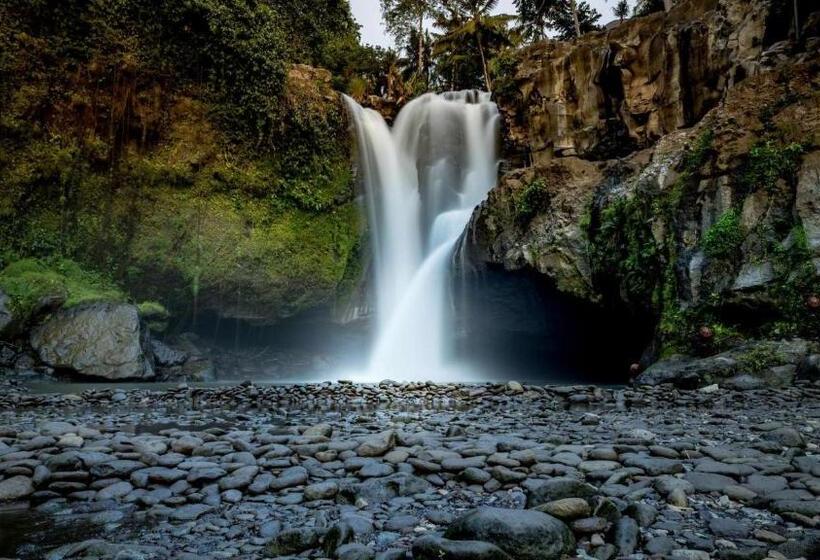 فندق Odessa Village By Pramana Villas