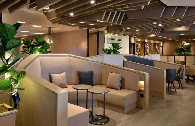 هتل Plaza Premium Lounge    Singapore T1   Hostel