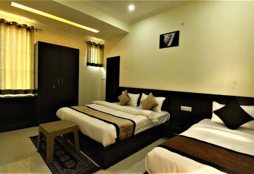 فندق Ravi Residency