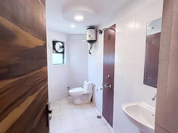 ホテル Roomshala 087 Green High