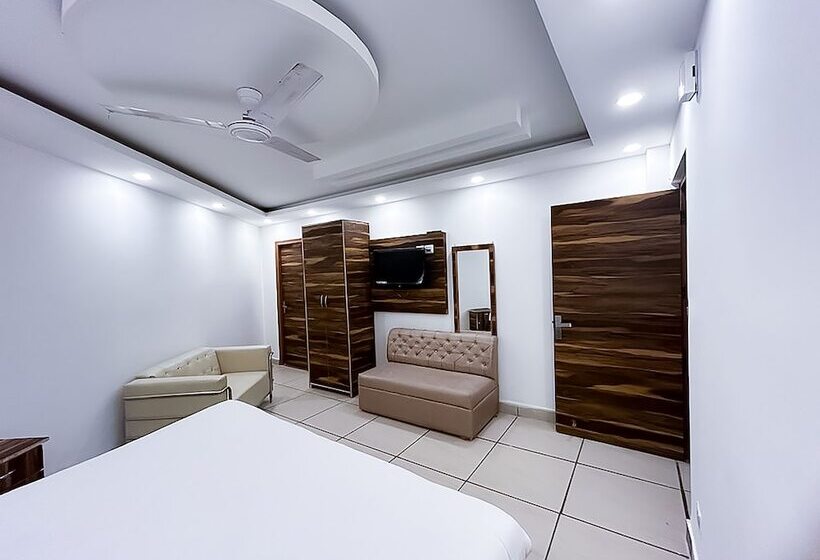 ホテル Roomshala 087 Green High