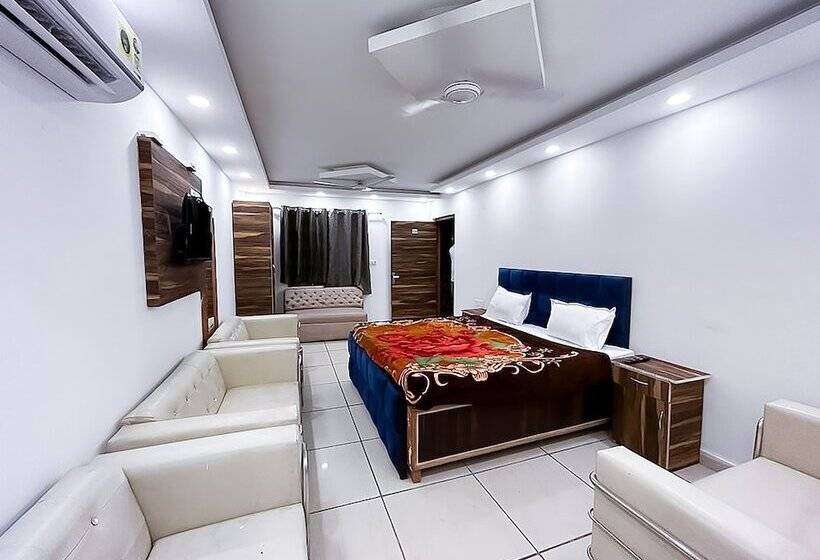 ホテル Roomshala 087 Green High