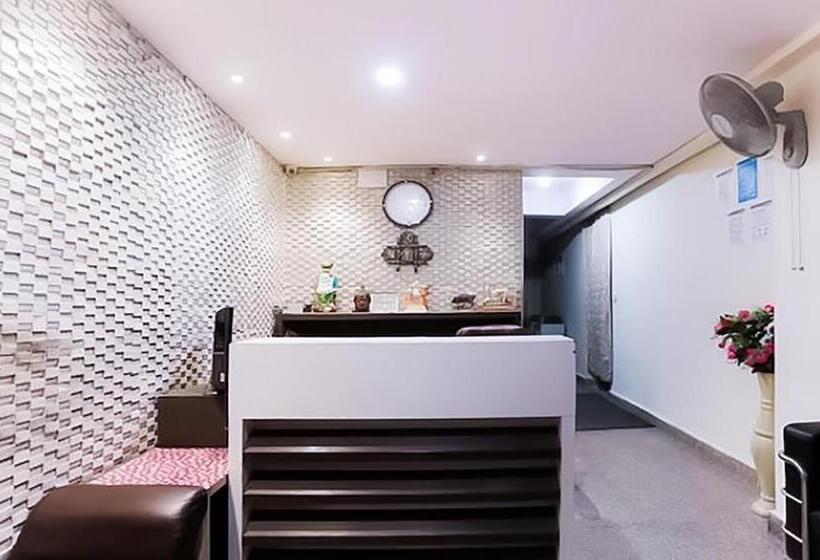 ホテル Roomshala 087 Green High