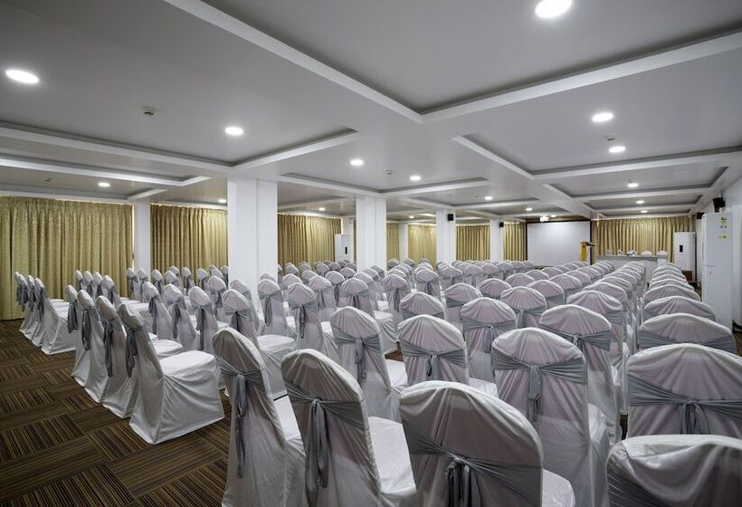 هتل Sairaj Beach Resort   Calangute Goa