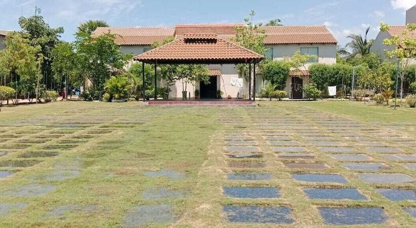 בית מלון כפרי Spree One Resort And Convention Annavaram