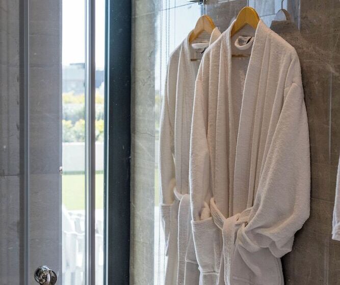 בית מלון כפרי The Icon Limassol