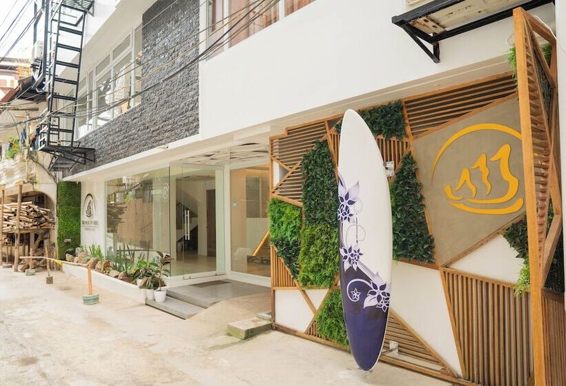 בית מלון כפרי The Paragon Boracay Suites