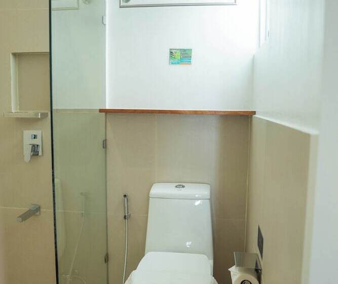 בית מלון כפרי The Paragon Boracay Suites