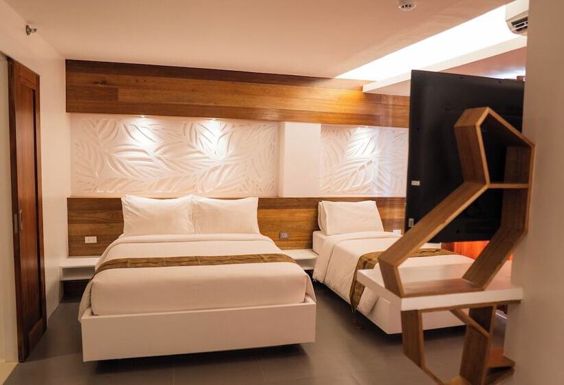 בית מלון כפרי The Paragon Boracay Suites