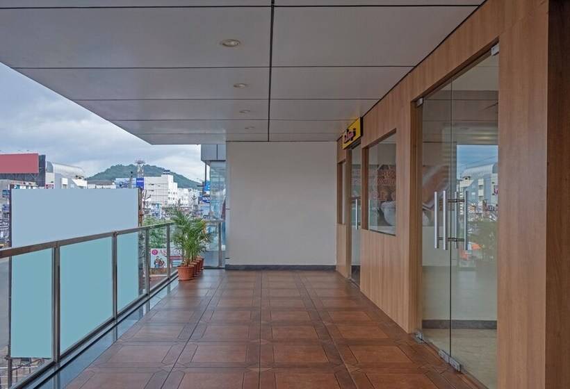 בית מלון כפרי Treebo Seasons Comfort