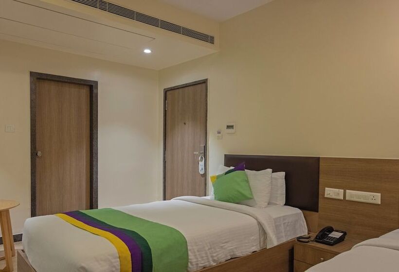 בית מלון כפרי Treebo Seasons Comfort