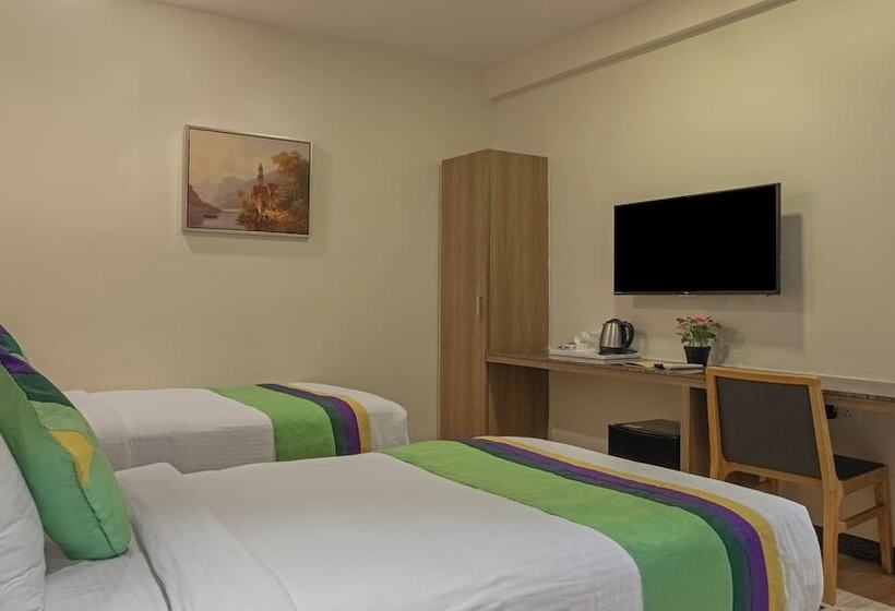 בית מלון כפרי Treebo Seasons Comfort