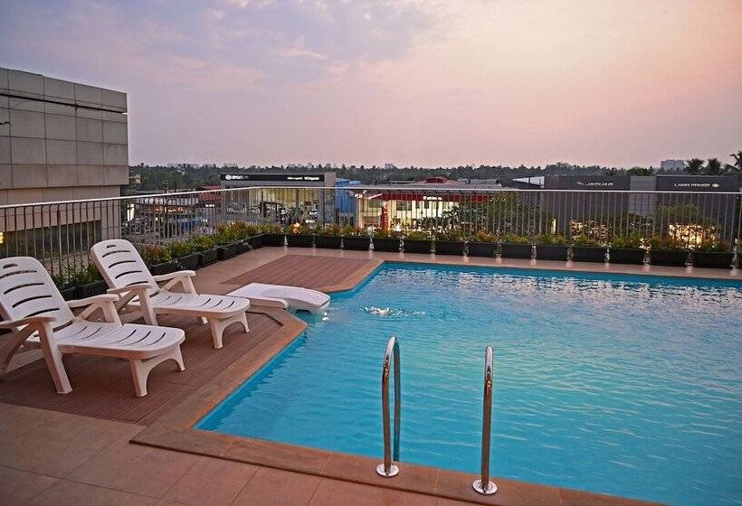 هتل Tribute Royale