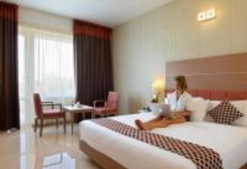 هتل Tribute Royale