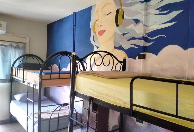 בית מלון כפרי Wet! A Pool Party Hostel By Wild & Wandering