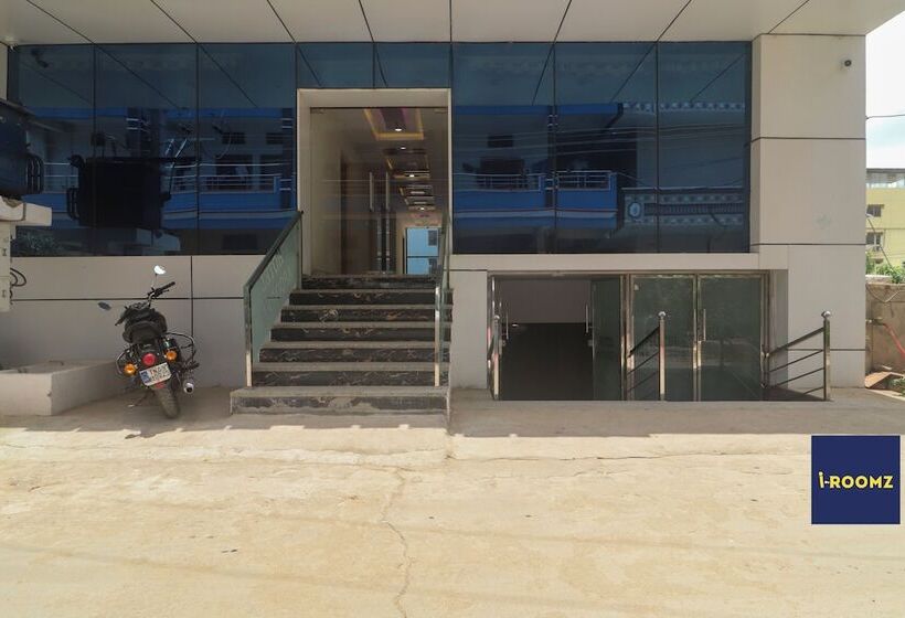 Iroomz Hotel Apoorva