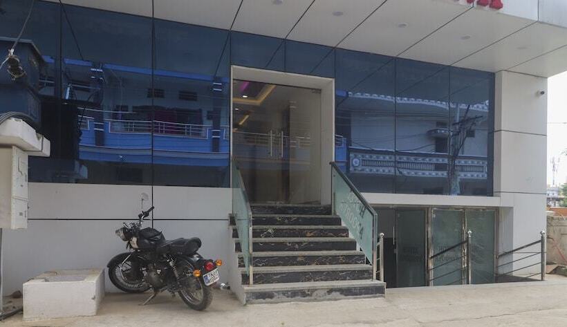 Iroomz Hotel Apoorva