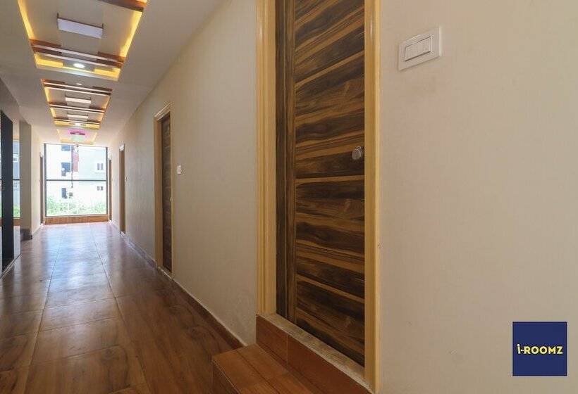 Iroomz Hotel Apoorva