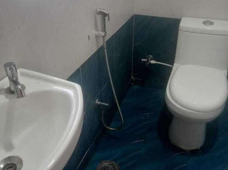 Iroomz Hotel Apoorva