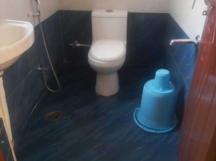 Iroomz Hotel Apoorva