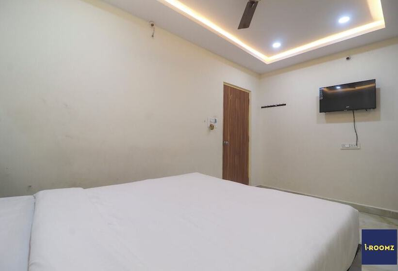 Iroomz Hotel Apoorva
