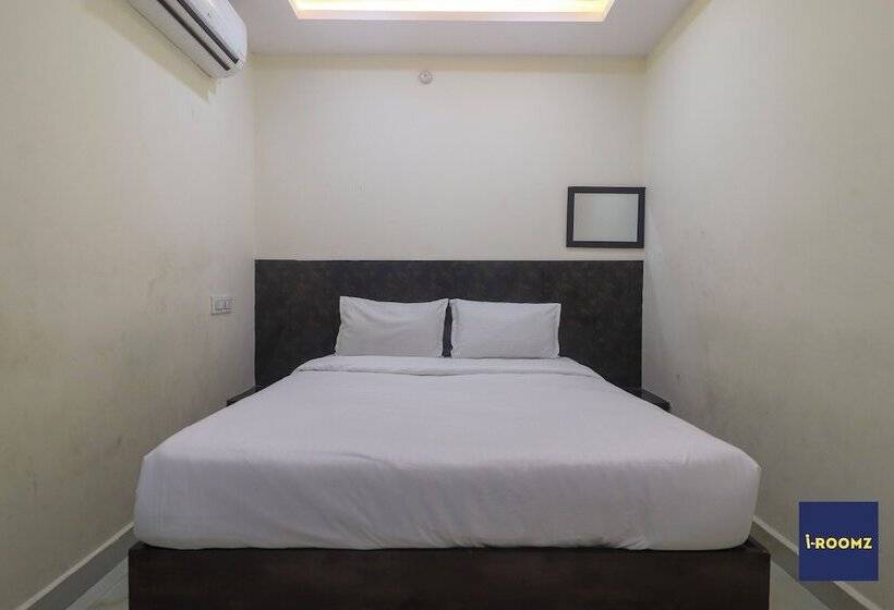 Iroomz Hotel Apoorva