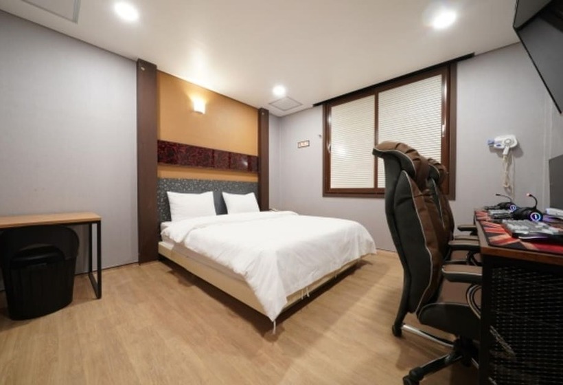 모텔 Ansan Hotel Dome