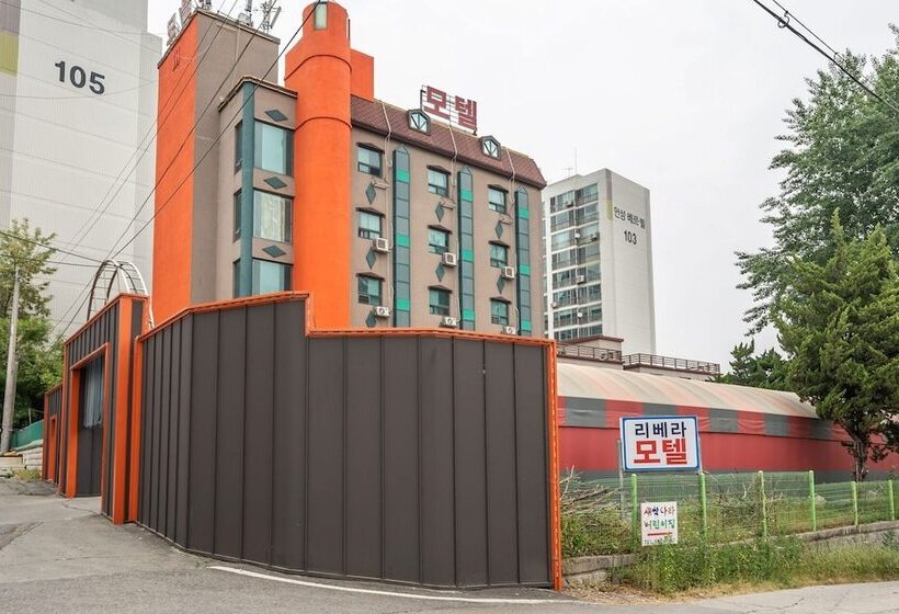 فندق على الطريق Anseong Rivera