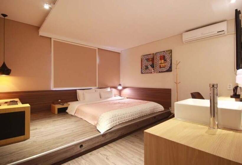 فندق على الطريق Deokcheon Den Basta