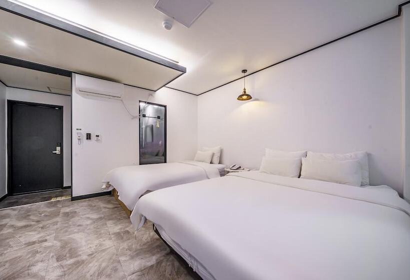 모텔 Changwon Bongokdong Fine Avenue