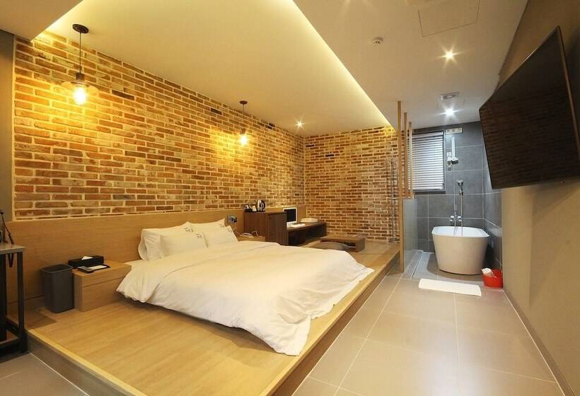 فندق على الطريق Changwon Jinhae Yongwon Hotel Vin