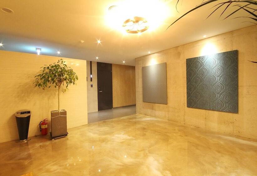 فندق على الطريق Changwon Jinhae Yongwon Hotel Vin