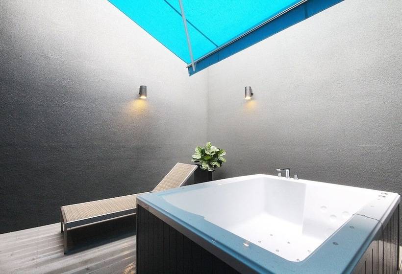 فندق على الطريق Changwon Jinhae Yongwon Hotel Vin