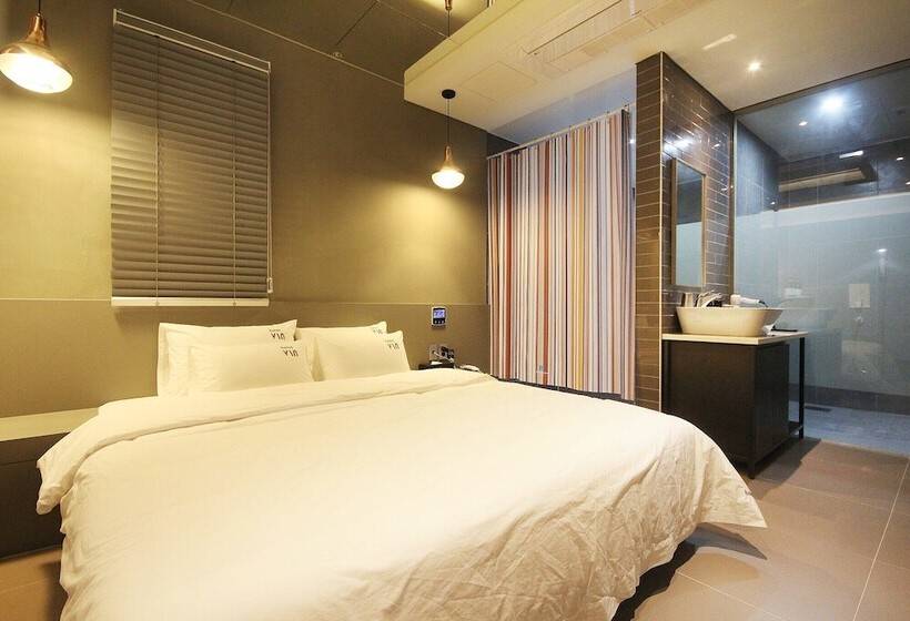 فندق على الطريق Changwon Jinhae Yongwon Hotel Vin