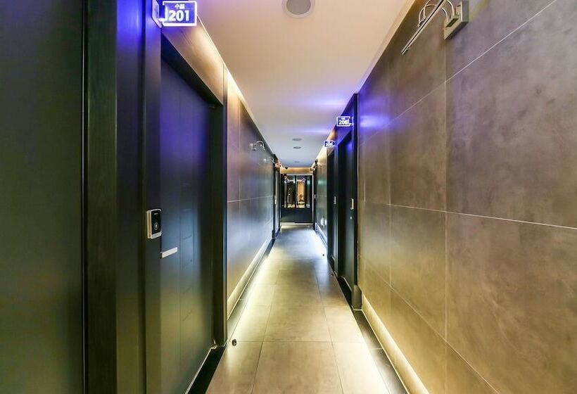 מוטל Changwon Paryongdong Soo