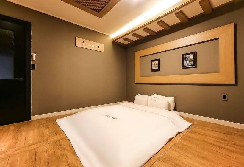 מוטל Changwon Paryongdong Soo