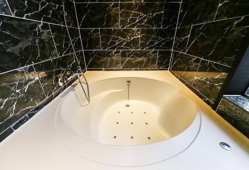 מוטל Changwon Paryongdong Soo