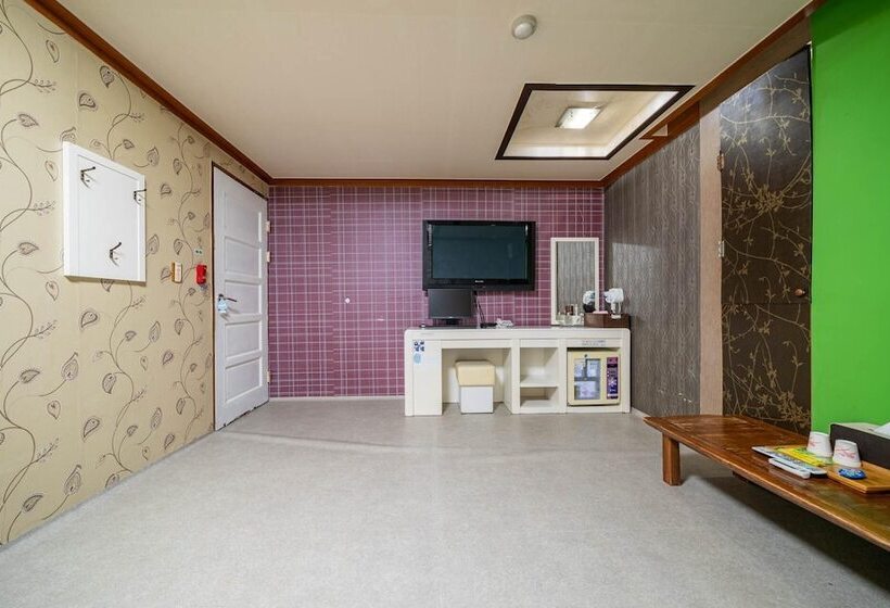 Motel Cheolwon Shell