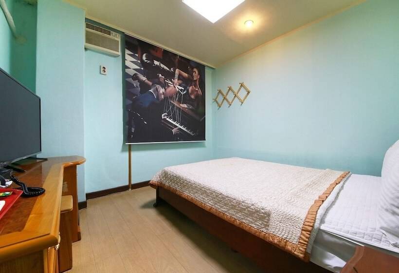 汽车旅馆  Chuncheon Metro