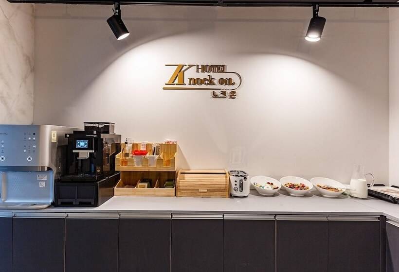 모텔 Daejeon Daeheung Hotel Knock On