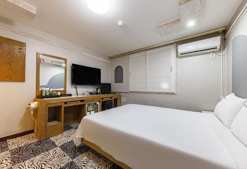 모텔 Daejeon Daesa Lake