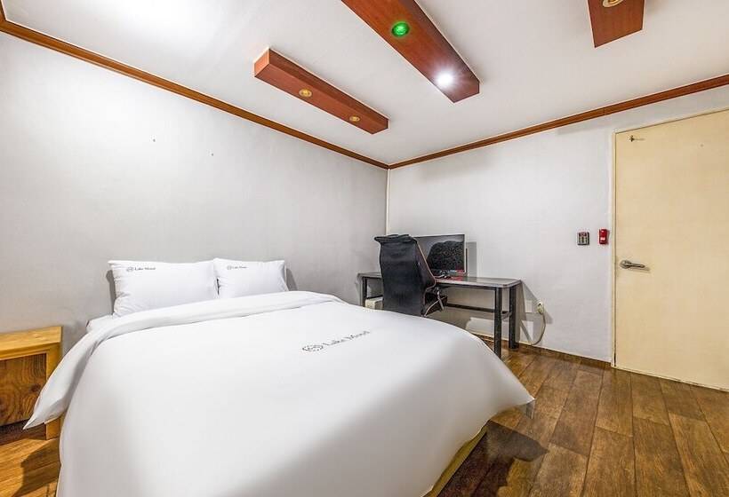 모텔 Daejeon Daesa Lake