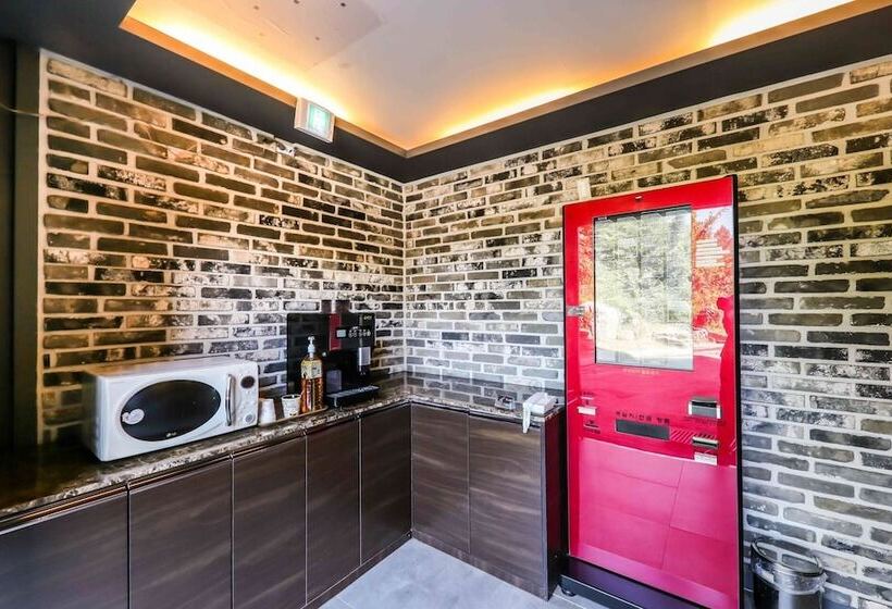 모텔 Eumseong Cello