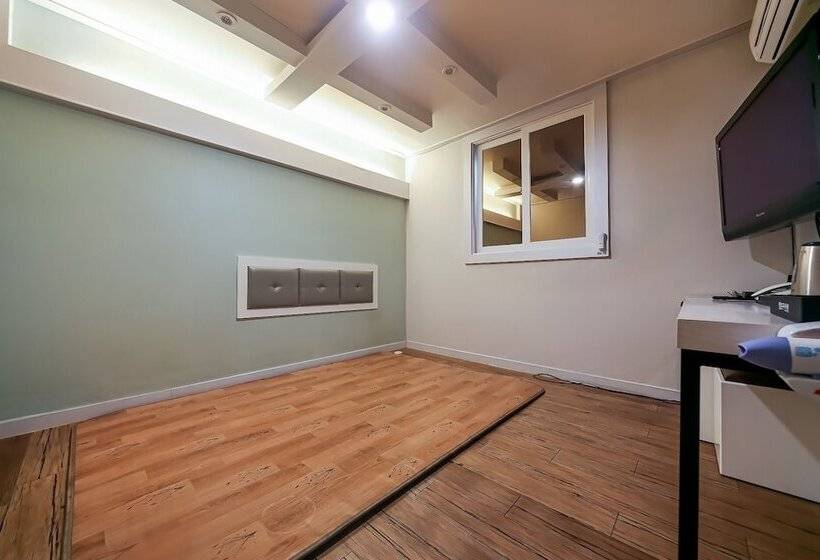 모텔 Eumseong Cello