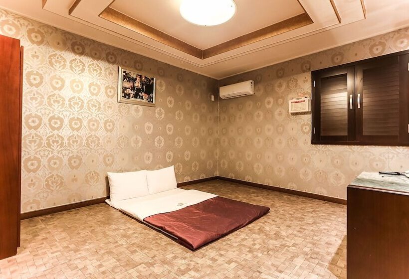 汽车旅馆  Gangneung Cats