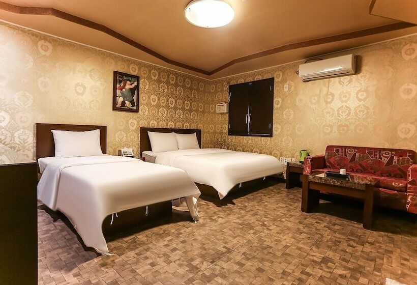 汽车旅馆  Gangneung Cats