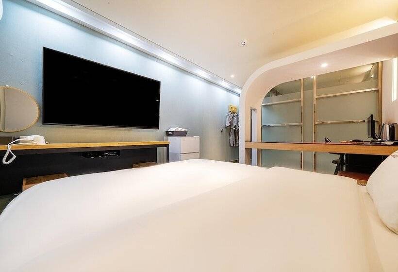 מוטל Guri C Boutique