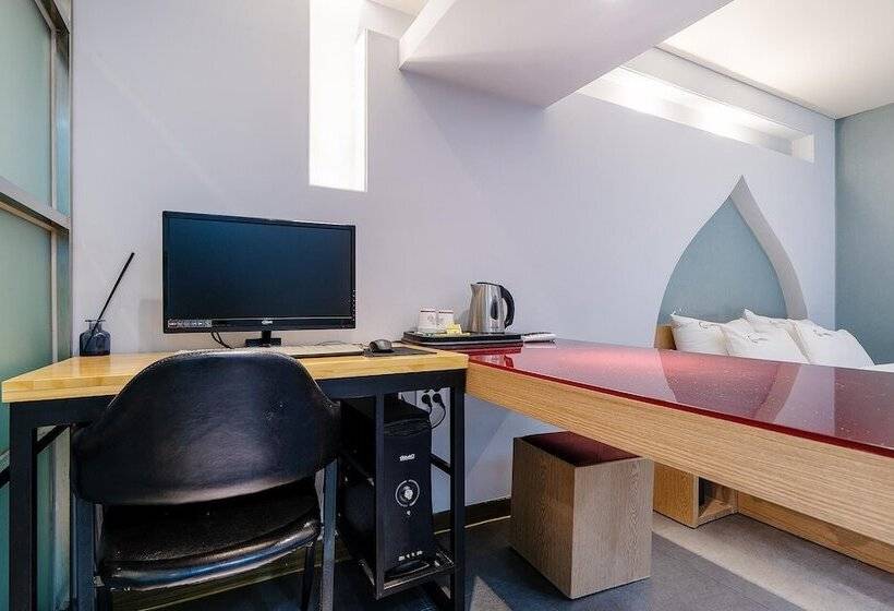 מוטל Guri C Boutique