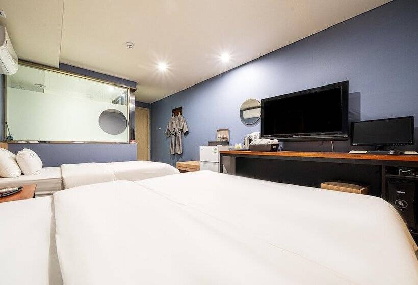 מוטל Guri C Boutique