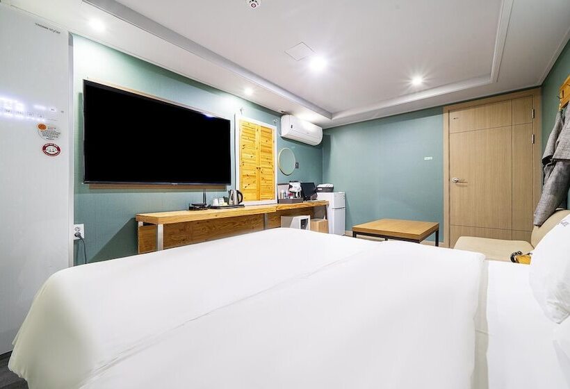 מוטל Guri C Boutique